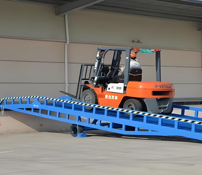 虎丘移动式卸货平台（叉车用）